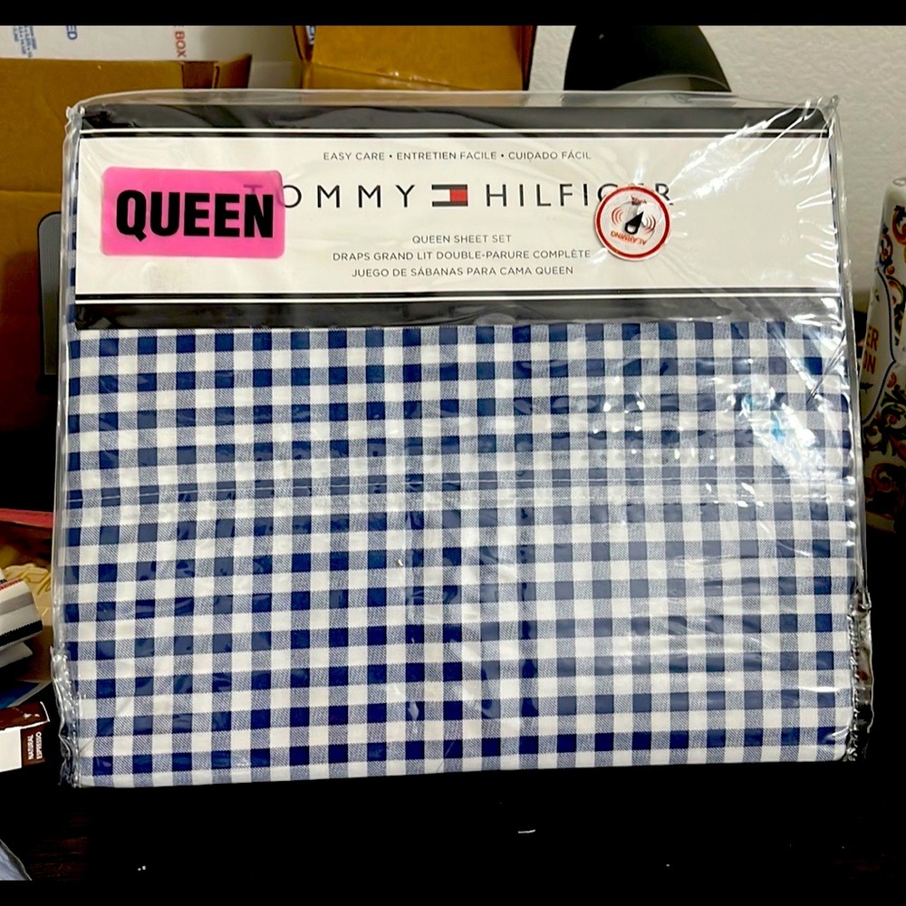 Tommy Hilfiger bed sheet set